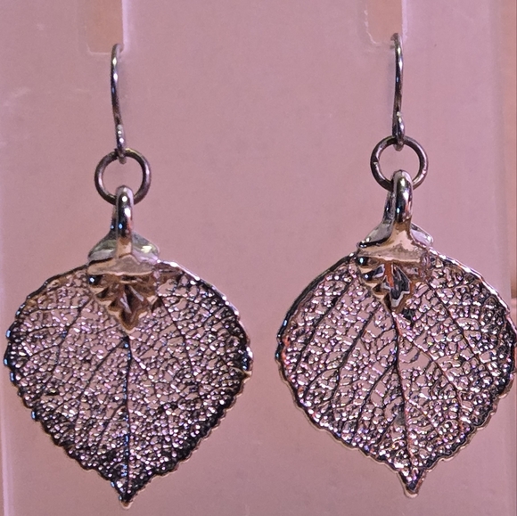 Jewelry - Leaf 🌿Filigree🌿 Vintage Silver Tone Earrings